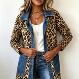 Selma | Lång jacka med leopardmönster och kontrasterande denimkanter