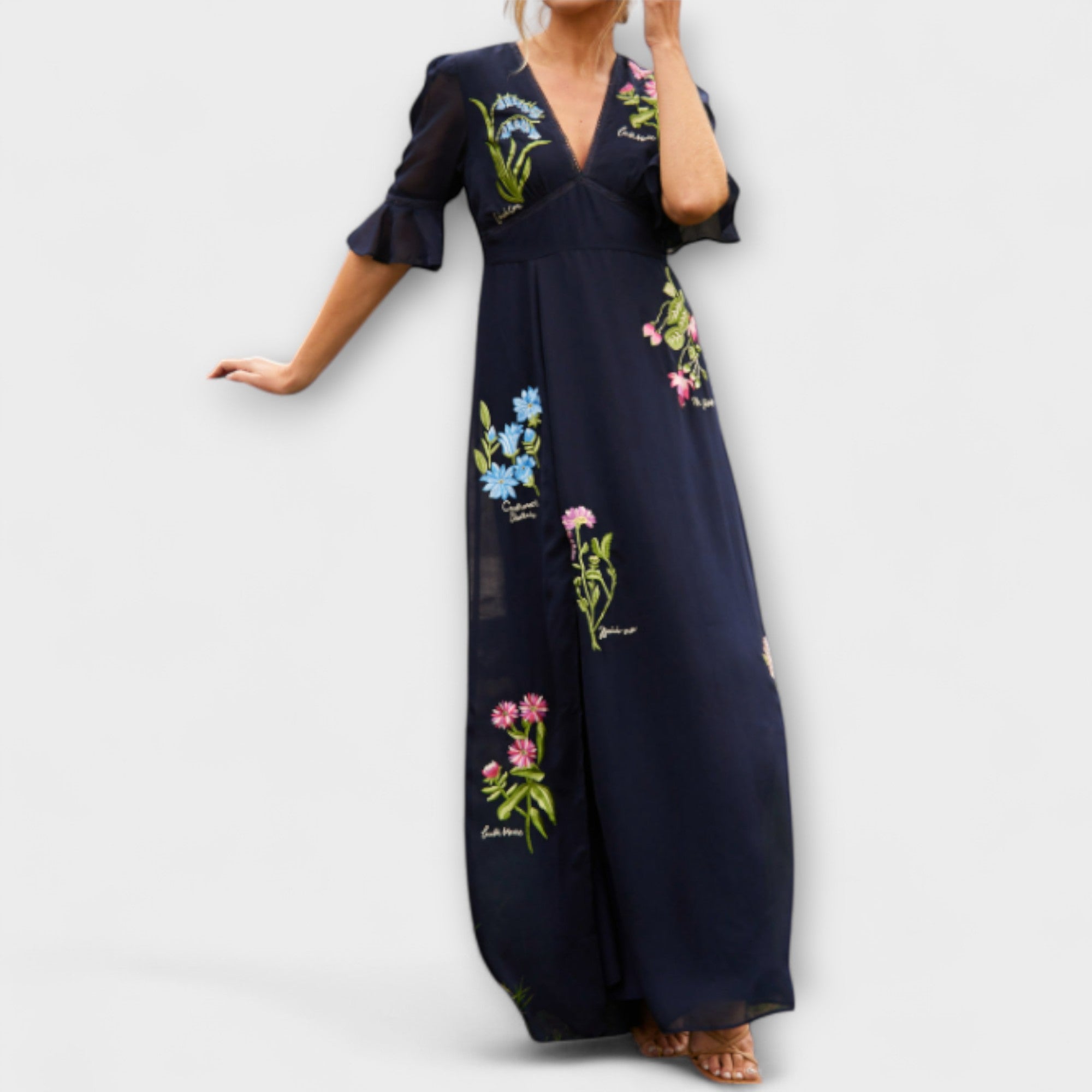 Trude | Marinblå klänning med blombroderier