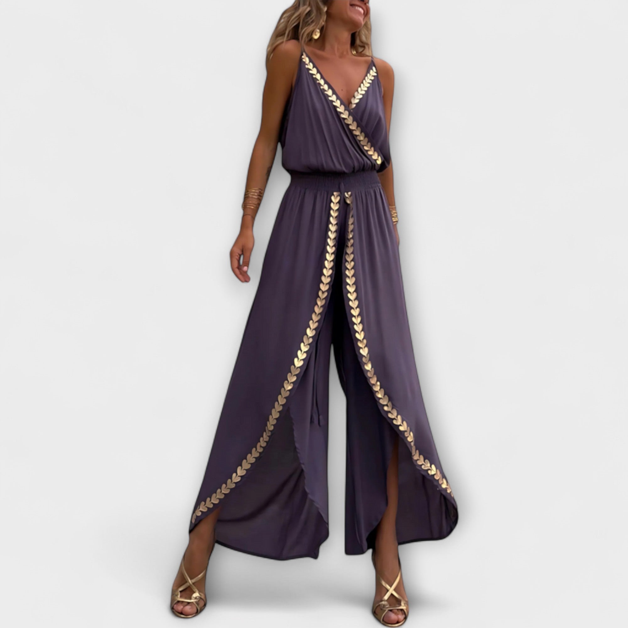 Sylvia | Jumpsuit med V-ringning, broderier och öppna ben