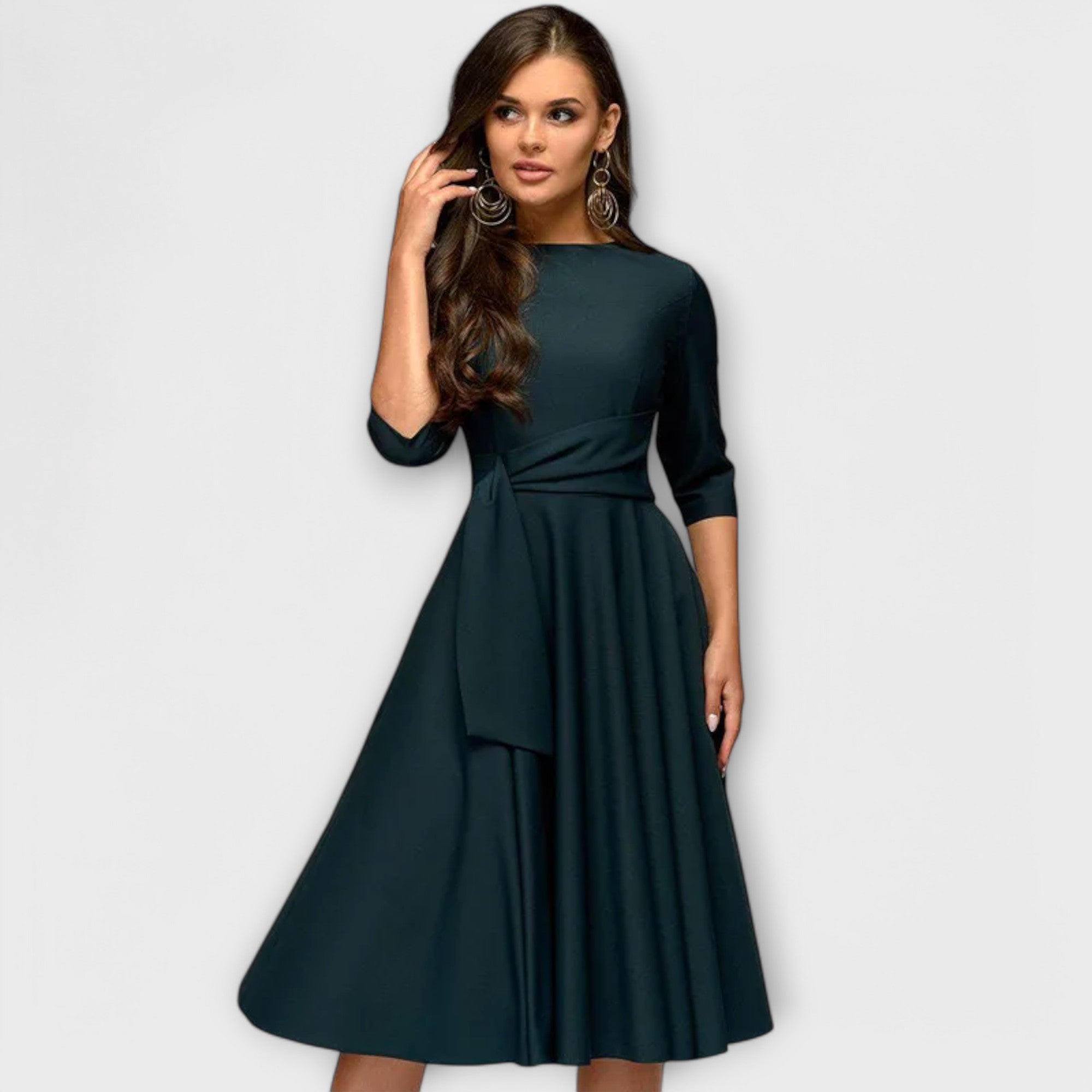 Emma | Elegant utsvängd midiklänning