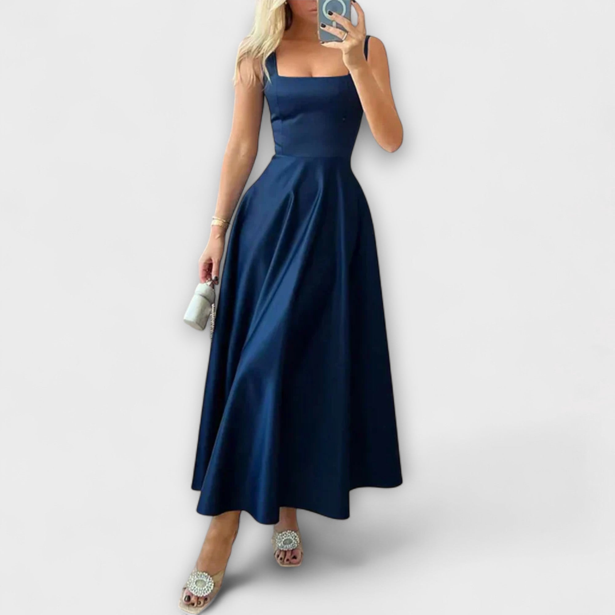 Ida | Elegant midiklänning med fyrkantig ringning