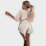 Marita | Elegant playsuit med knytskärp