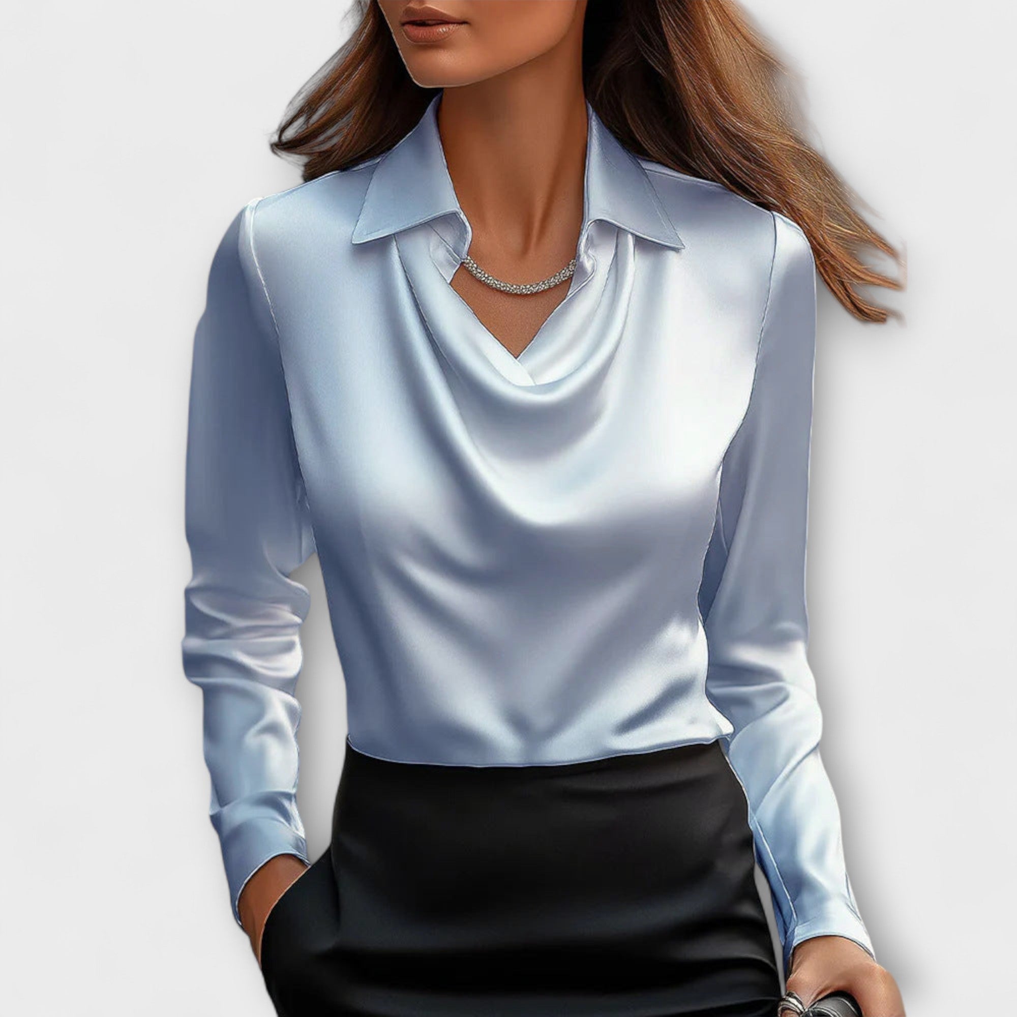 Bianca | Skimrande blus med volangkrage