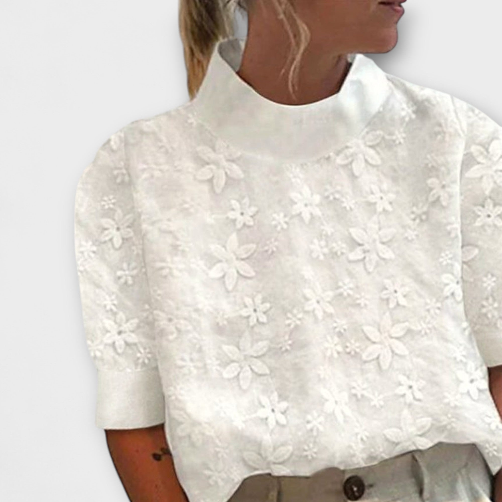 Katharina | Blus med broderad ståkrage