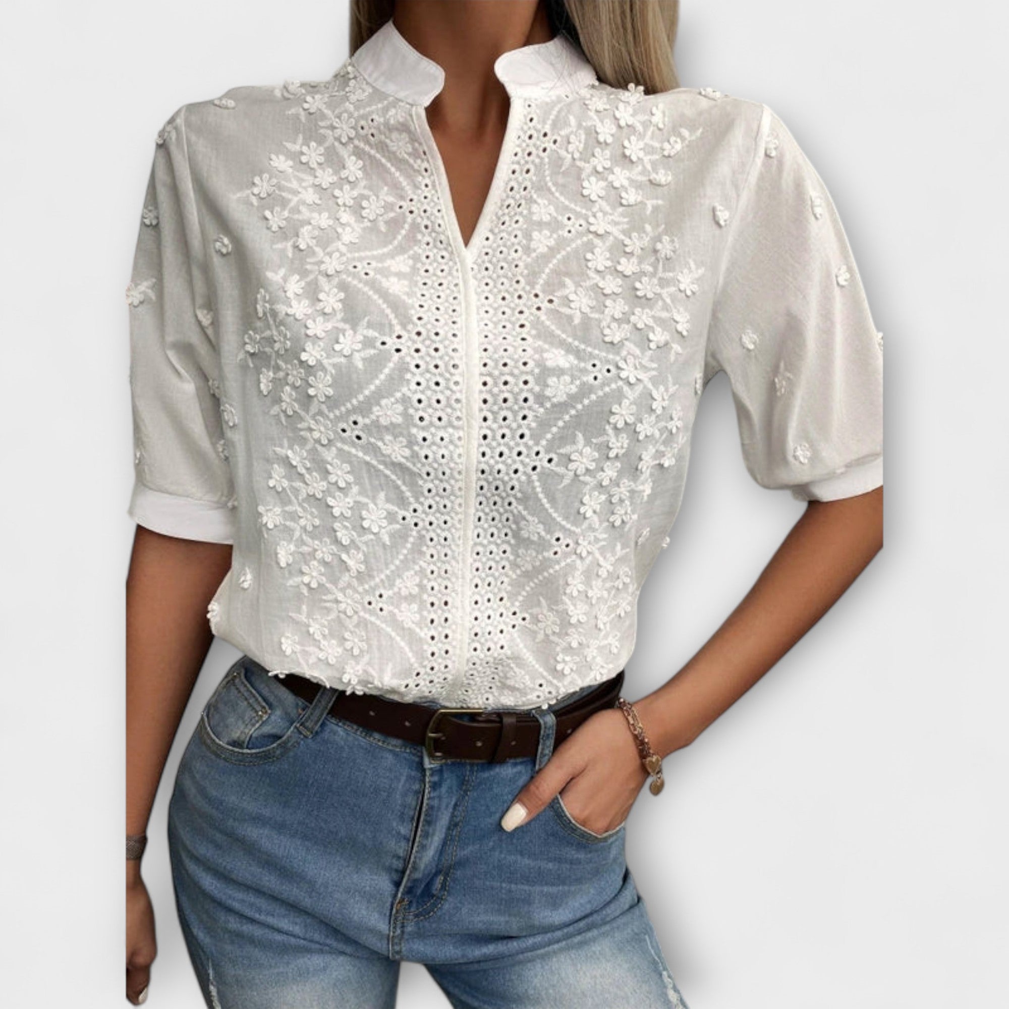 Saskia | Blus med blombroderier