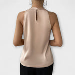 Henriette | Ärmlös blus med halterneck och veck