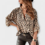 Astrid | Leopardmönstrad blus med justerbara ärmar