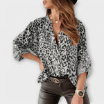 Astrid | Leopardmönstrad blus med justerbara ärmar