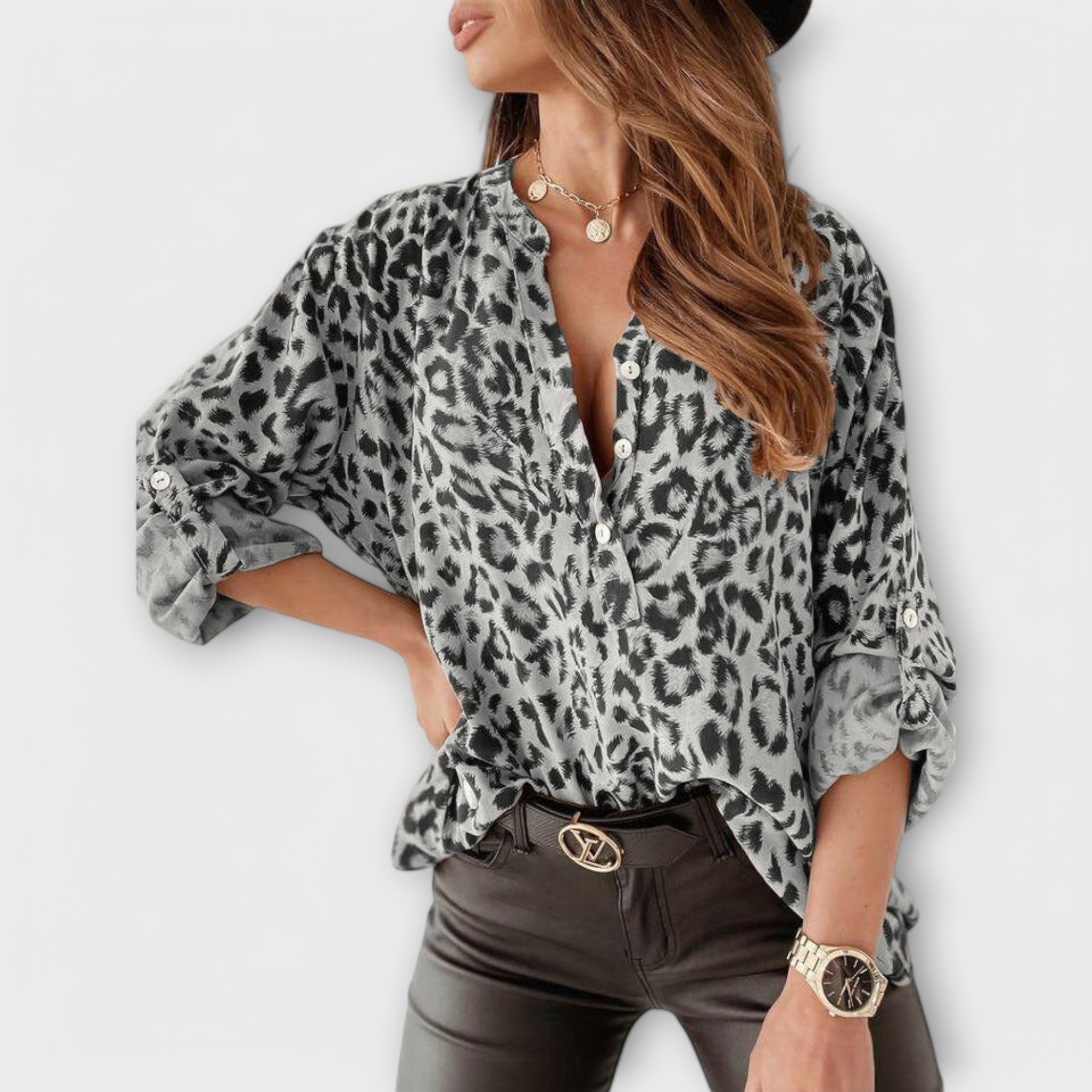 Astrid | Leopardmönstrad blus med justerbara ärmar