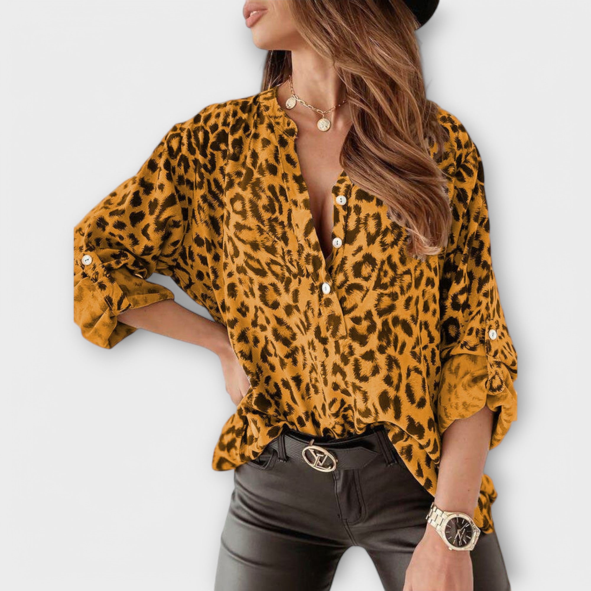 Astrid | Leopardmönstrad blus med justerbara ärmar
