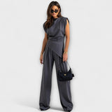 Charlotte | Asymmetrisk kostym med draperade axlar
