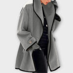 Martina | Elegant trenchcoat med kontrastdetaljer