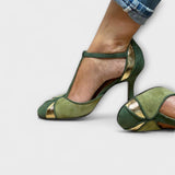 Kristina | Gröna patchworkpumps med T-rem