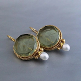 Evelyn | Runda örhängen med grön sten i vintagestil