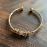 Gretchen | Justerbart armband med guldfärgade berlocker