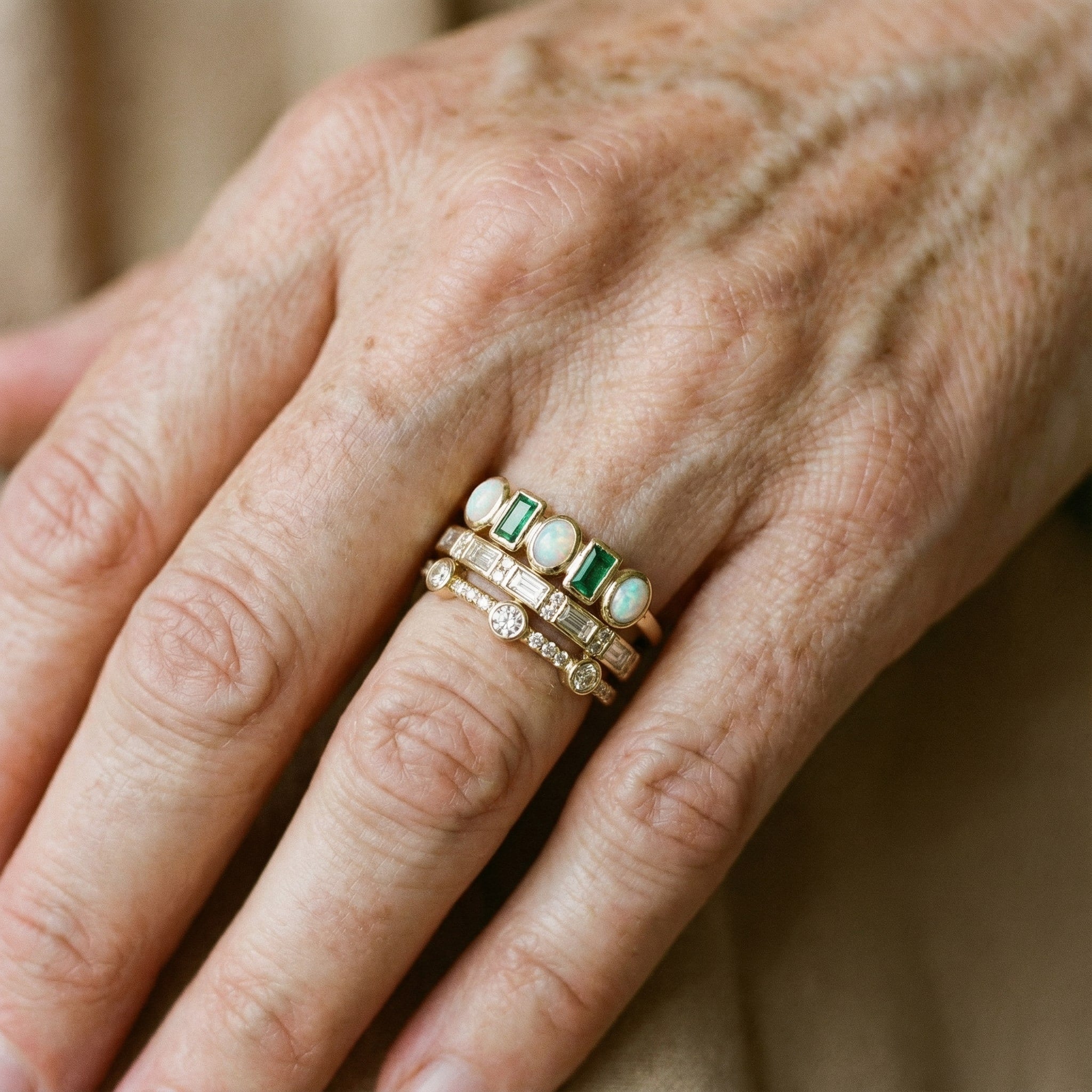 Elena | Ringar med vit och grön opal i vintagestil