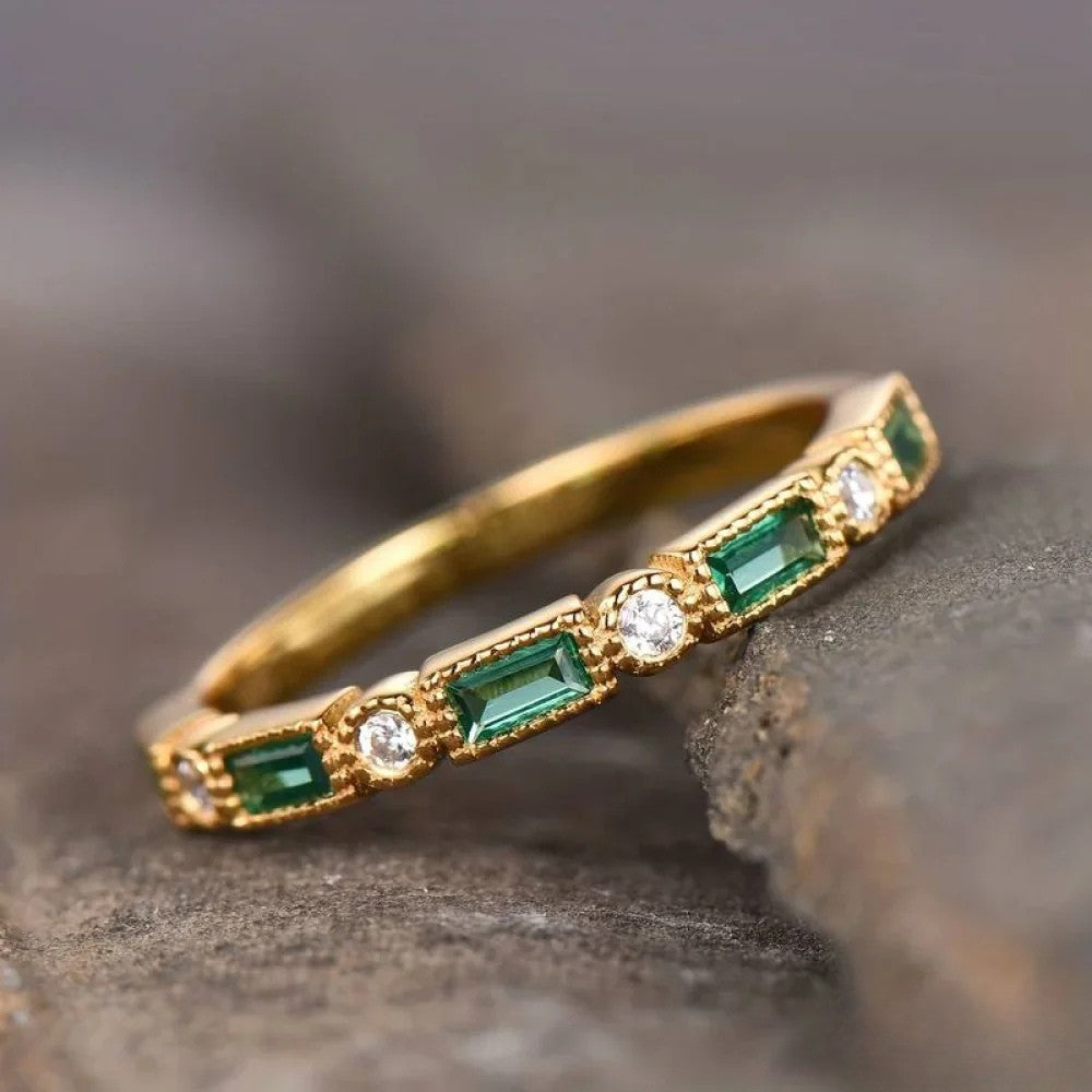 Monika | Grön ring med inläggning i retrostil