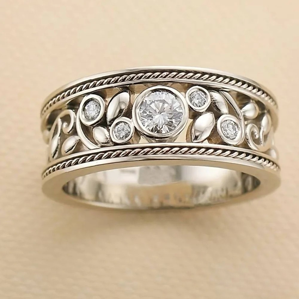 Thea | Ring med lysande sten i antik stil