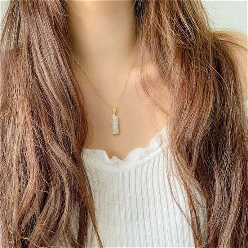 Laura | Halsband med jadeamulett