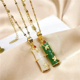 Laura | Halsband med jadeamulett