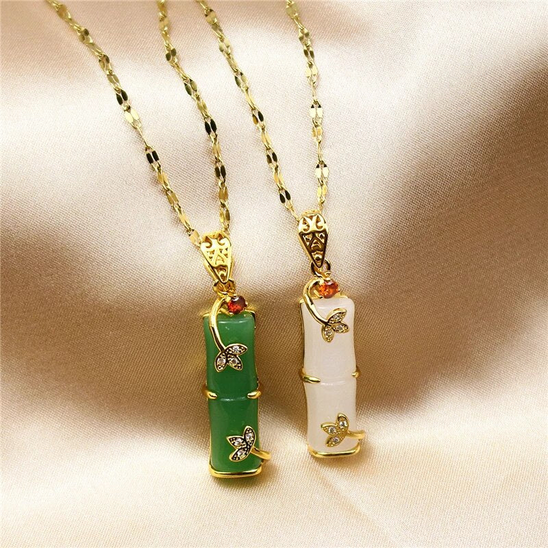 Laura | Halsband med jadeamulett