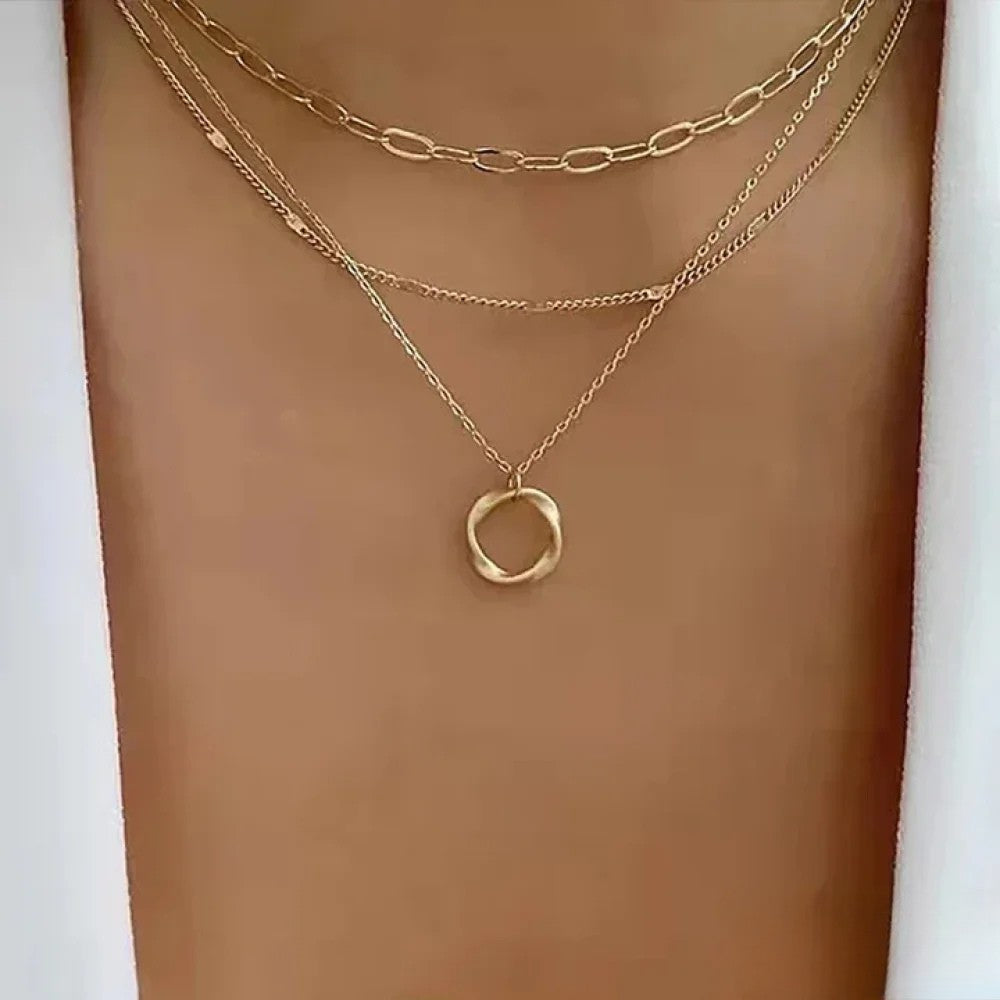 Kirsten | Guldfärgat halsband i flera lager med retrostil