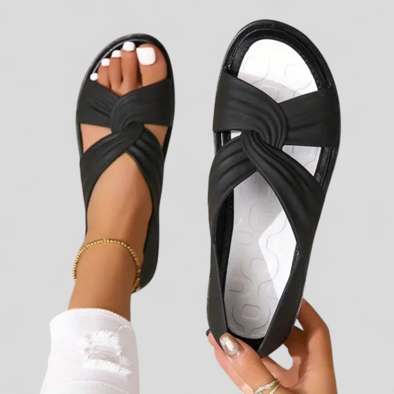 Natalie | Sandaler med korsade remmar och sluten häl