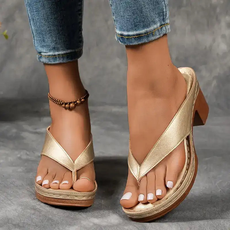 Larissa | Sandaler med tåring och låg blockklack