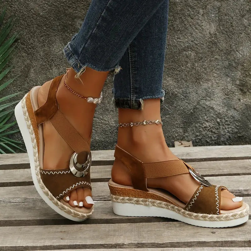 Gerda | Eleganta platåsandaler med metallring