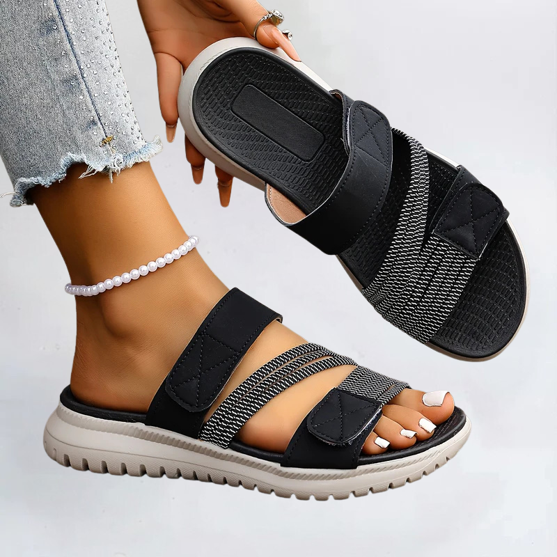 Miriam | Rymliga sandaler med justerbar kardborre