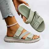 Miriam | Rymliga sandaler med justerbar kardborre