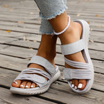Miriam | Rymliga sandaler med justerbar kardborre