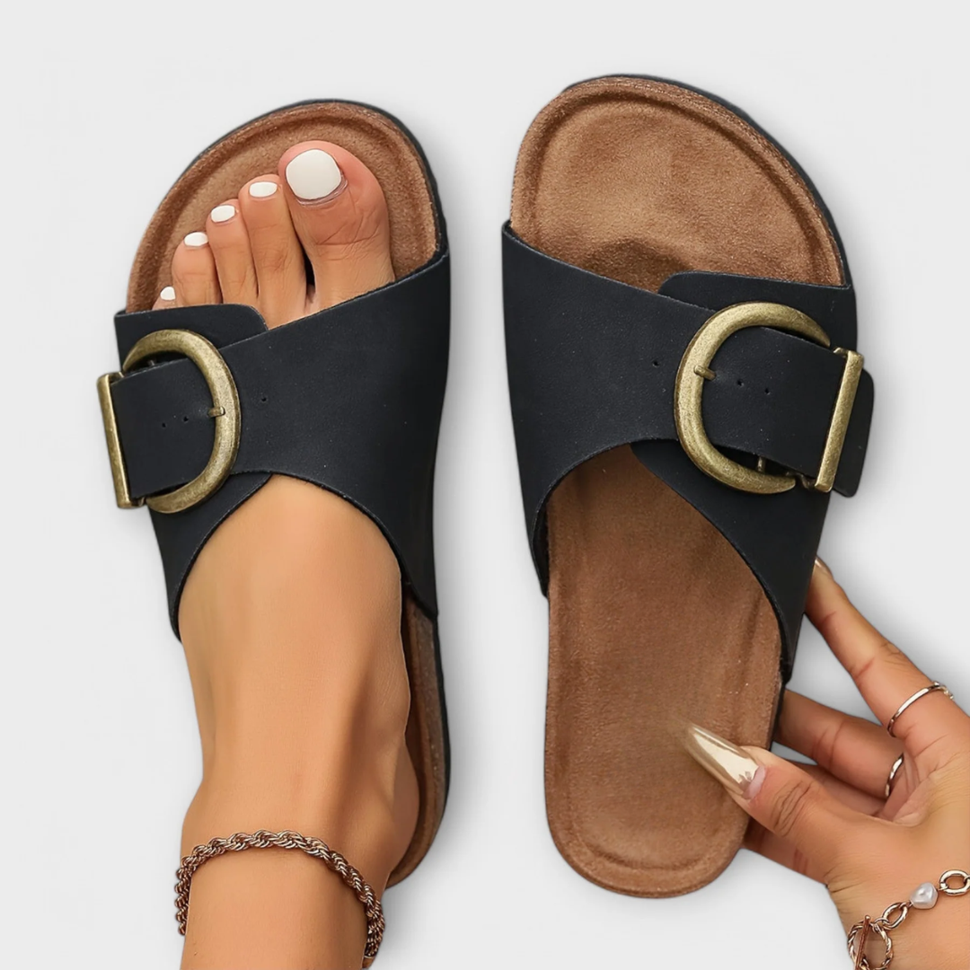 Mona | Sandaler i konstläder med metallspänne