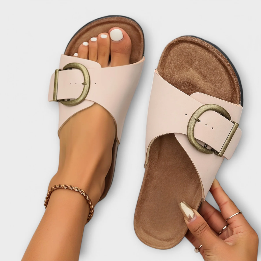 Mona | Sandaler i konstläder med metallspänne