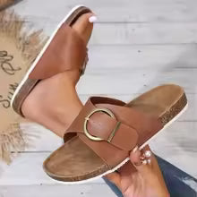 Mona | Sandaler i konstläder med metallspänne