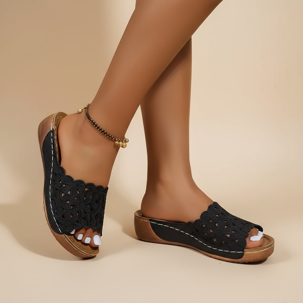 Amelie | Sandaler med blommiga utskärningar
