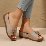Ella | Sandaler med tredimensionella blommor