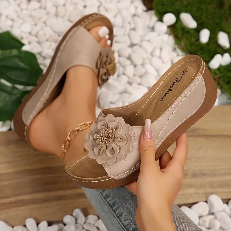 Ella | Sandaler med tredimensionella blommor